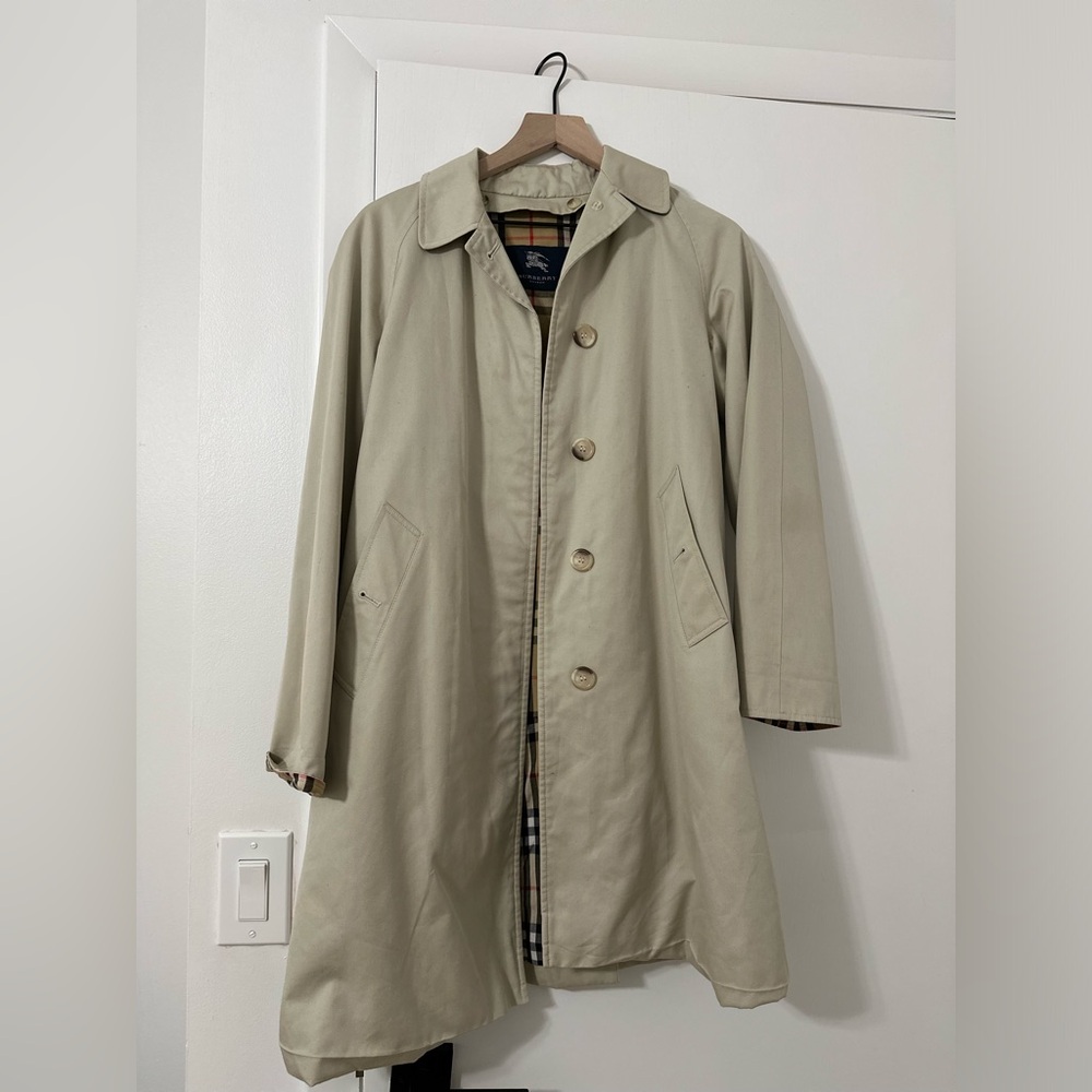 Authentic Burberry coat size small/medium. In great condition!